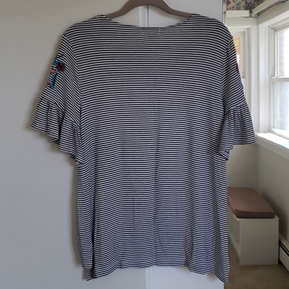 Isela Ruffle Sleeved Top - Picture 5 of 7